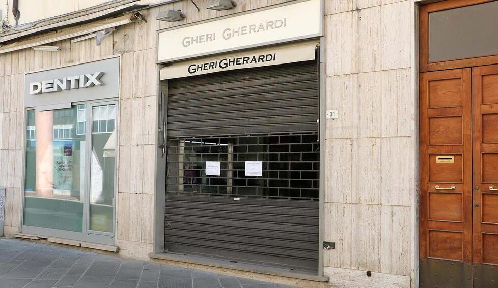 Serrande chiuse “per furto” da Gheri Gherardi
