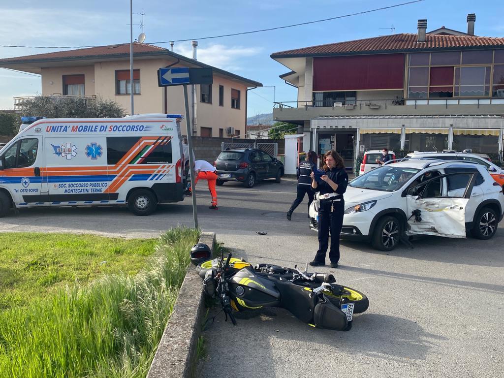 La polizia municipale sul luogo dell’incidente (Foto Martini)