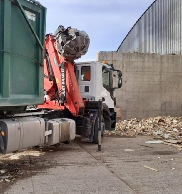 l camion della raccolta ingombranti