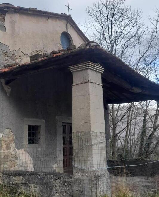 La chiesetta di San Rocco tra Castelvecchio e Stiappa