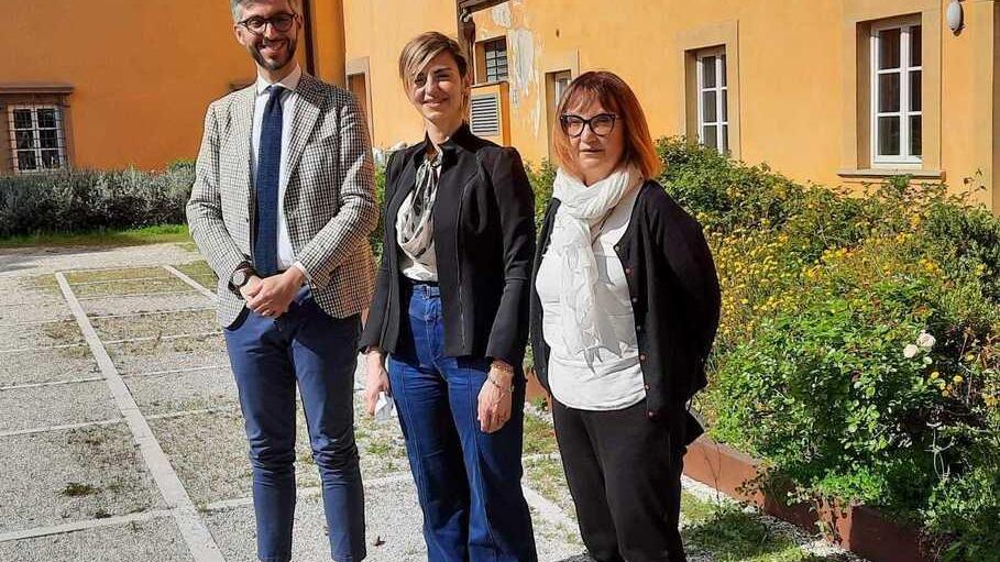 Il presidente della Provincia Francesco Puggelli insieme alladirettrice dell’ospedale Sara Melani e a Carla Giorgi, della direzione sanitaria