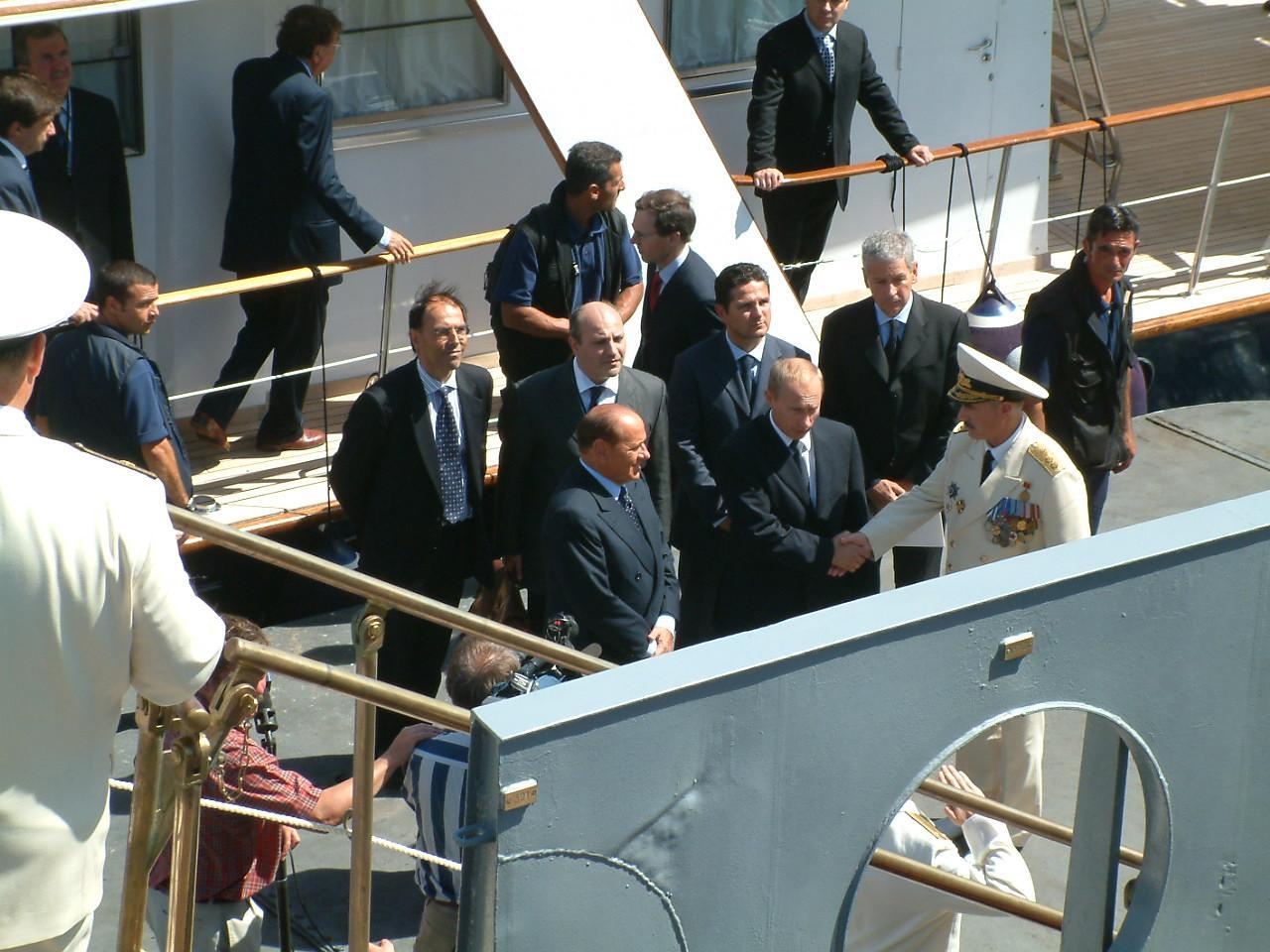 Putin e Berlusconi sul Moskva alla Maddalena nel 2003, foto Giampiero Cocco