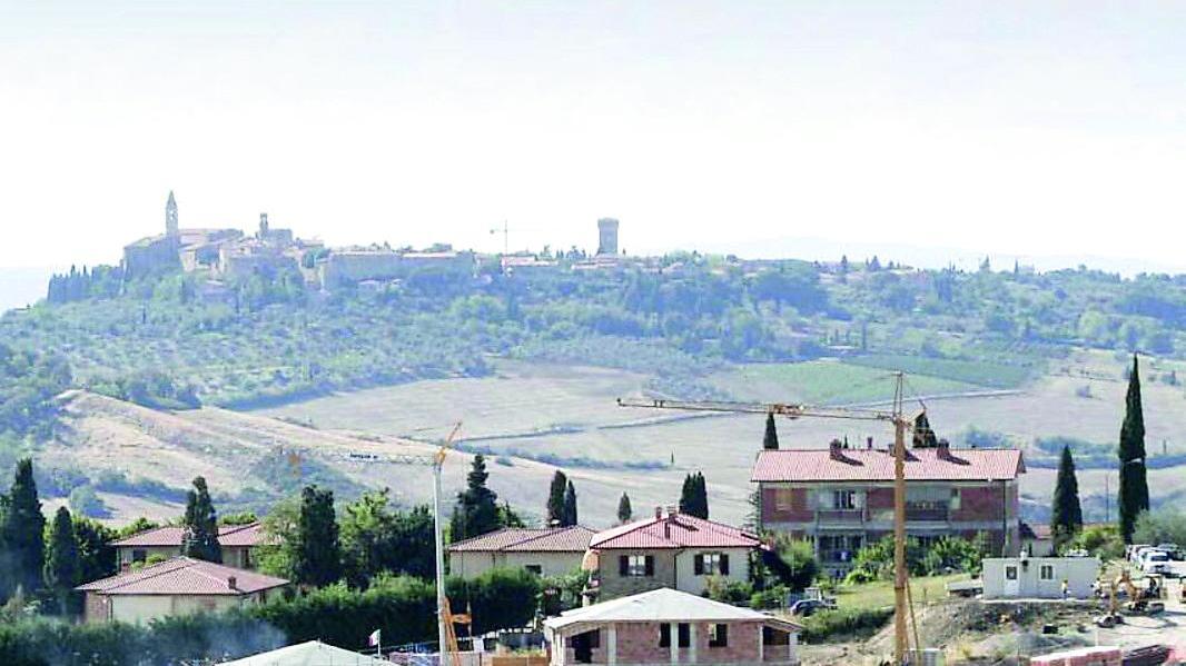 La lottizzazione di Monticchiello, uno dei casi da cui partì il dibattito sul piano del paesaggio
