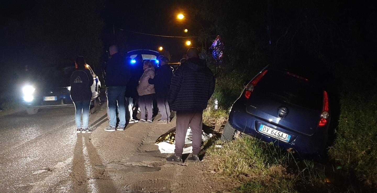 Auto si schianta contro un palo a Bancali: morto un sassarese 