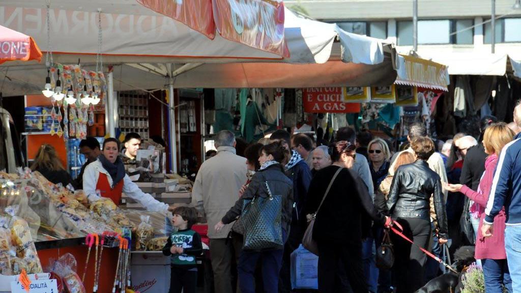 Una precedente edizione della fiera del Lunedì dell’Angelo a Marina di Massa