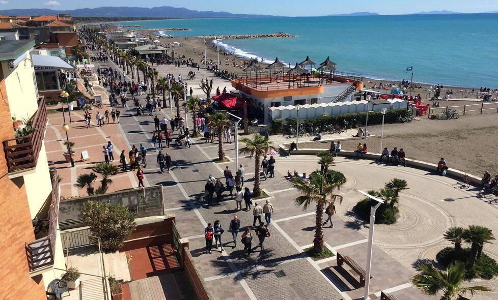 Il lungomare di Cecina (Foto Falorni/Silvi)