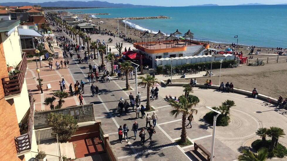 Il lungomare di Cecina (Foto Falorni/Silvi)