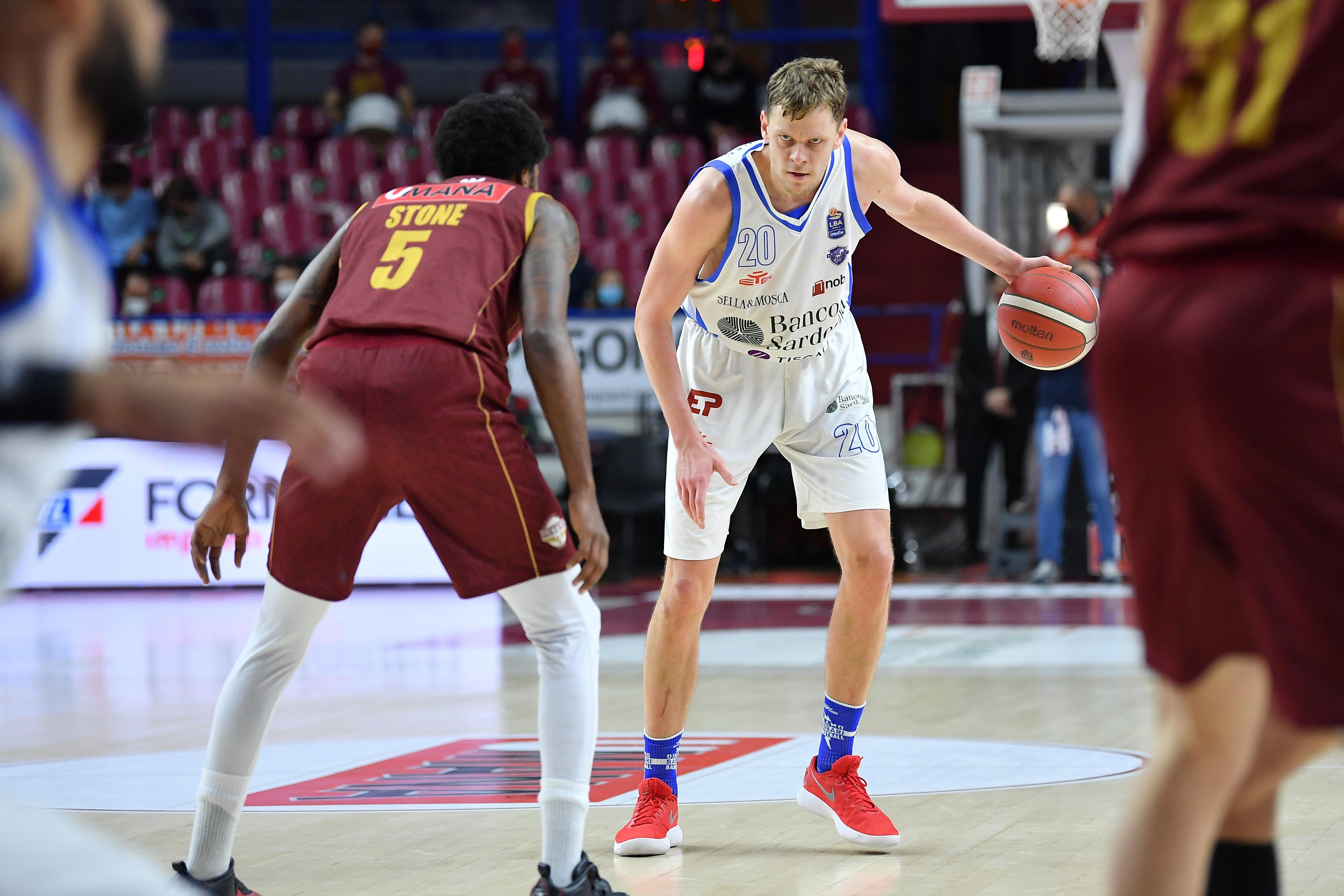 La Dinamo sbaglia nel finale e si arrende alla Reyer Venezia 