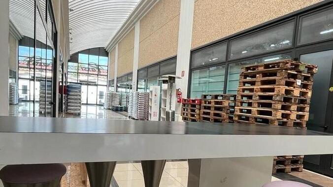 Formigine. La desolazione domina sui “4 Passi” Viaggio nel centro commerciale fantasma