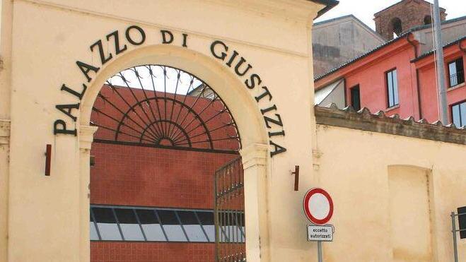 Coppia di modenesi tenta un furto al supermercato: arrestata