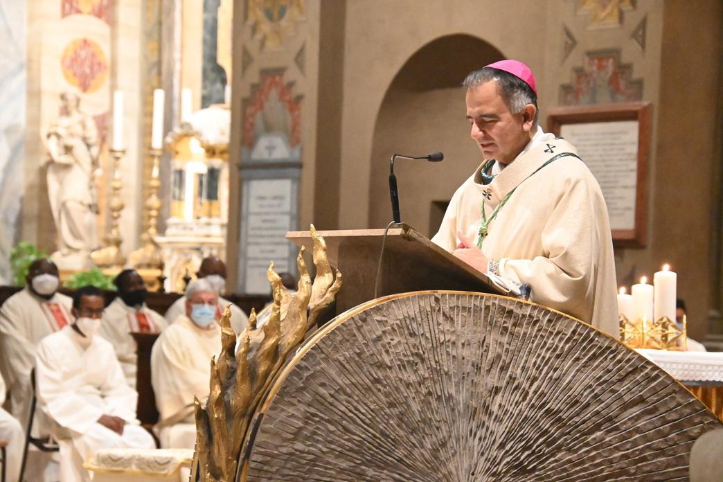 Carpi, l'omelia di don Erio: "L'amore contro le armi" 