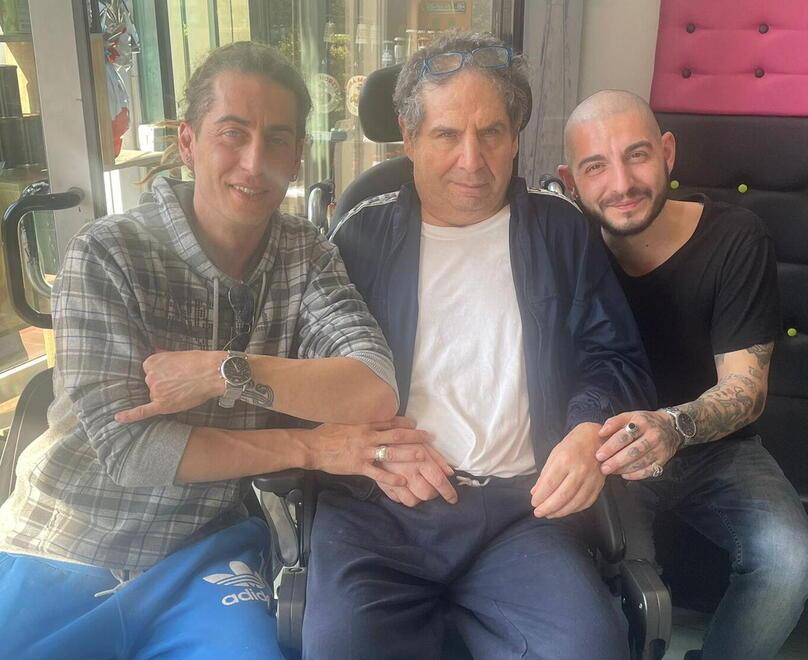 Livornese si sveglia dopo sei mesi di coma a 66 anni: il ritorno alla vita, gli abbracci, le lacrime 