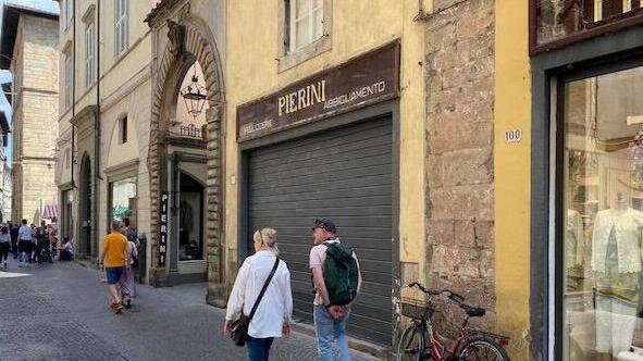 Via Fillungo, il fondo in cui sta per arrivare Benetton
