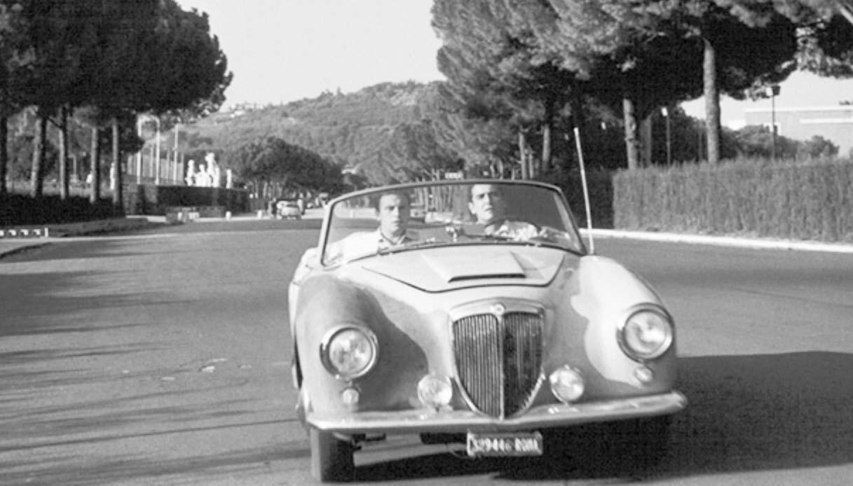 Una scena de “Il sorpasso” con Vittorio Gassman e Jean-Louis Trintignant a bordo della Lancia Aurelia