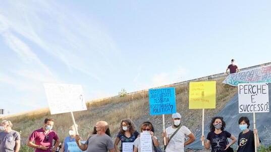 Manifestanti No Keu nell’area contaminata