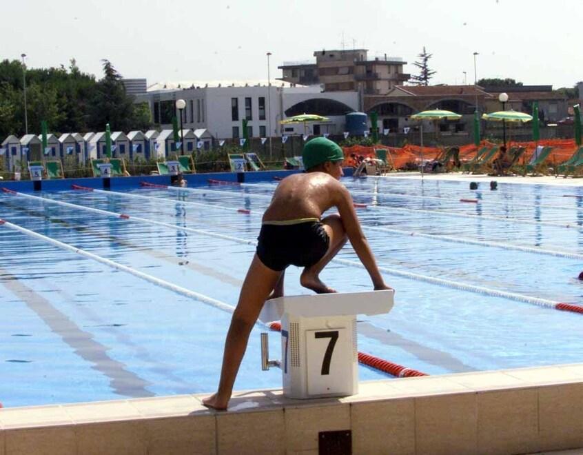 La piscina all’aperto di Pontedera è pronta a riaprire dalla fine di maggio  (Foto Franco Silvi)