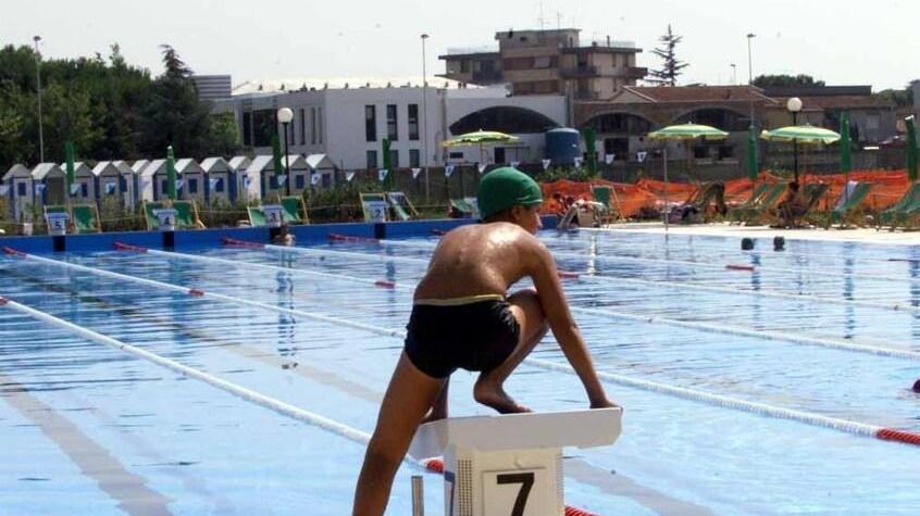 La piscina all’aperto di Pontedera è pronta a riaprire dalla fine di maggio (Foto Franco Silvi)