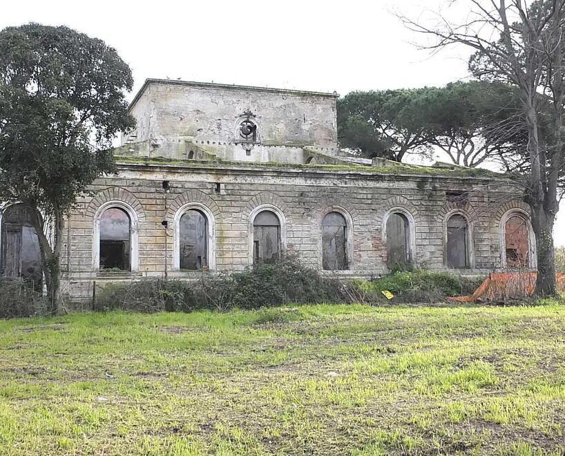 Il rudere della Stazione Marconi: fu la prima a inviare un segnale in grado di oltrepassare il deserto del Sahara