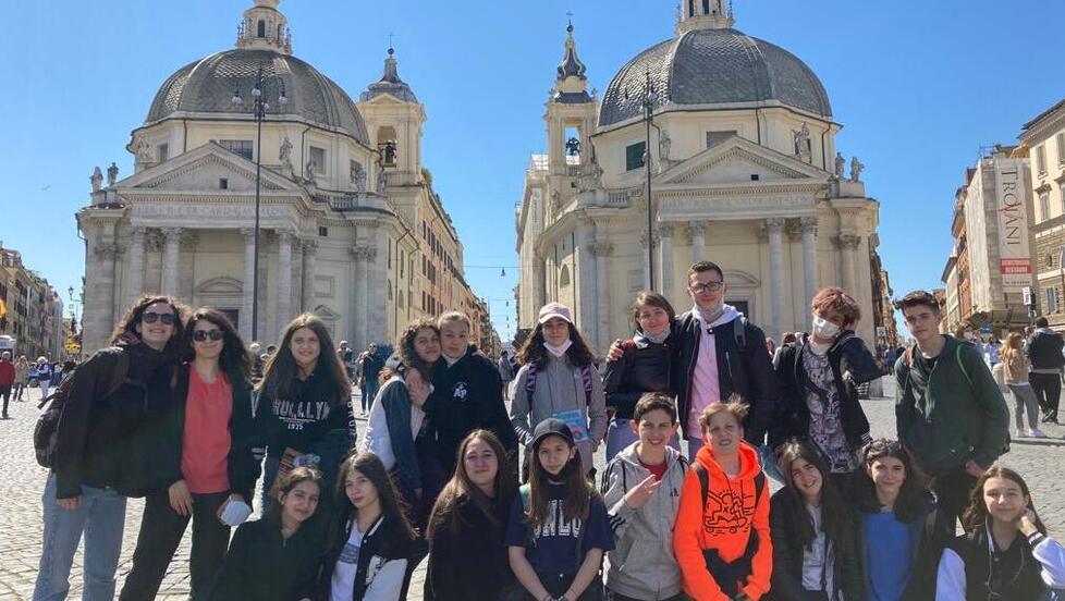 I giovani carpigiani da Francesco: «L’abbraccio del Papa dopo anni di pandemia è un’emozione enorme» 