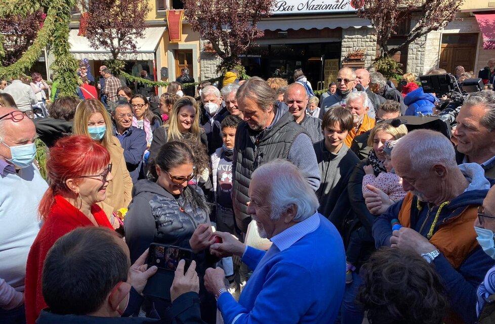 Fanano. In centinaia in piazza per il ritorno del Coccetto 