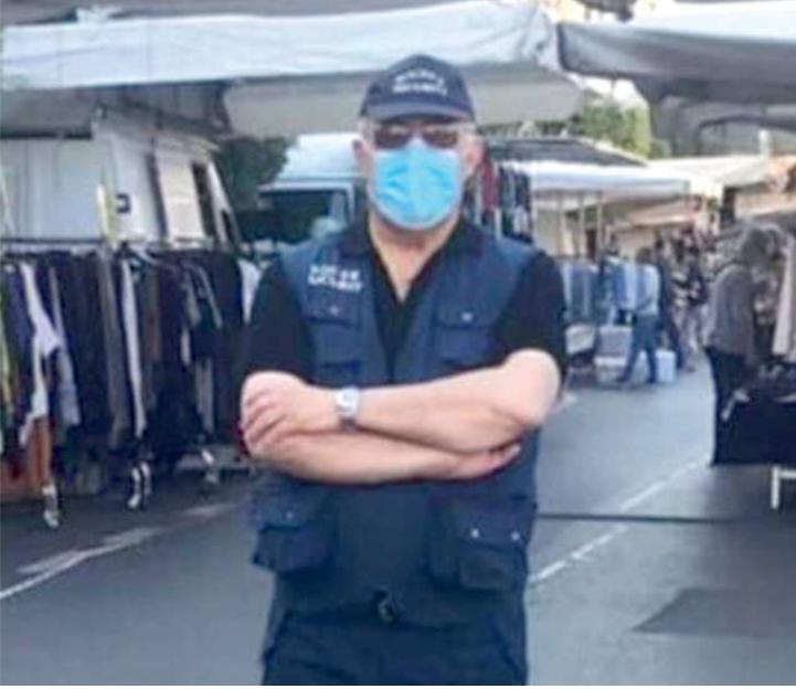 Un addetto alla vigilanza
