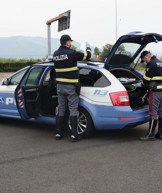 Una pattuglia della polizia stradale