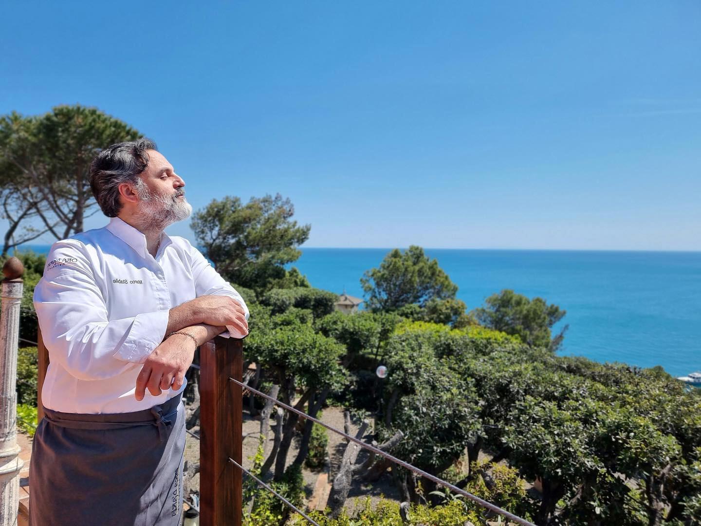 Marco Stabile sulla terrazza del “Dai Dai” a Castiglioncello