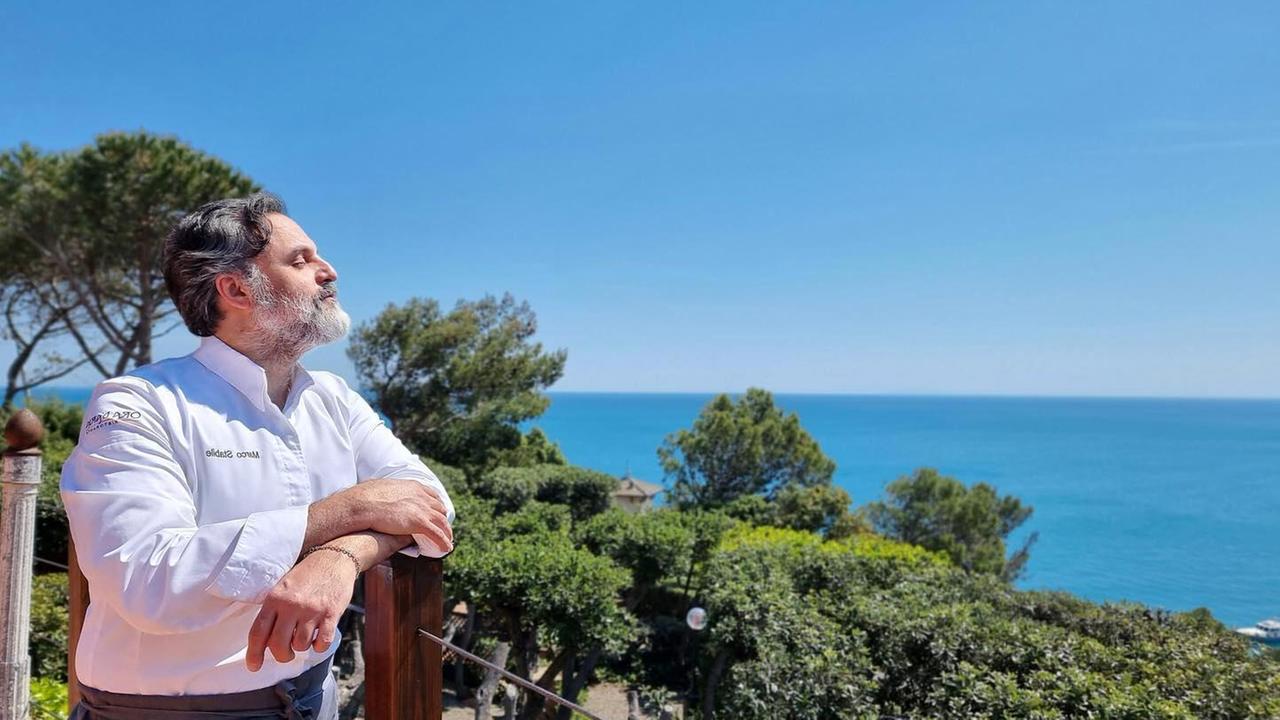 Marco Stabile sulla terrazza del “Dai Dai” a Castiglioncello