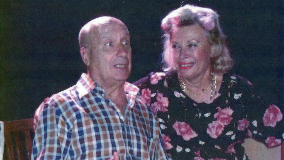 La scrittrice e commediografa Gabbriella Scapuzzi insieme al marito