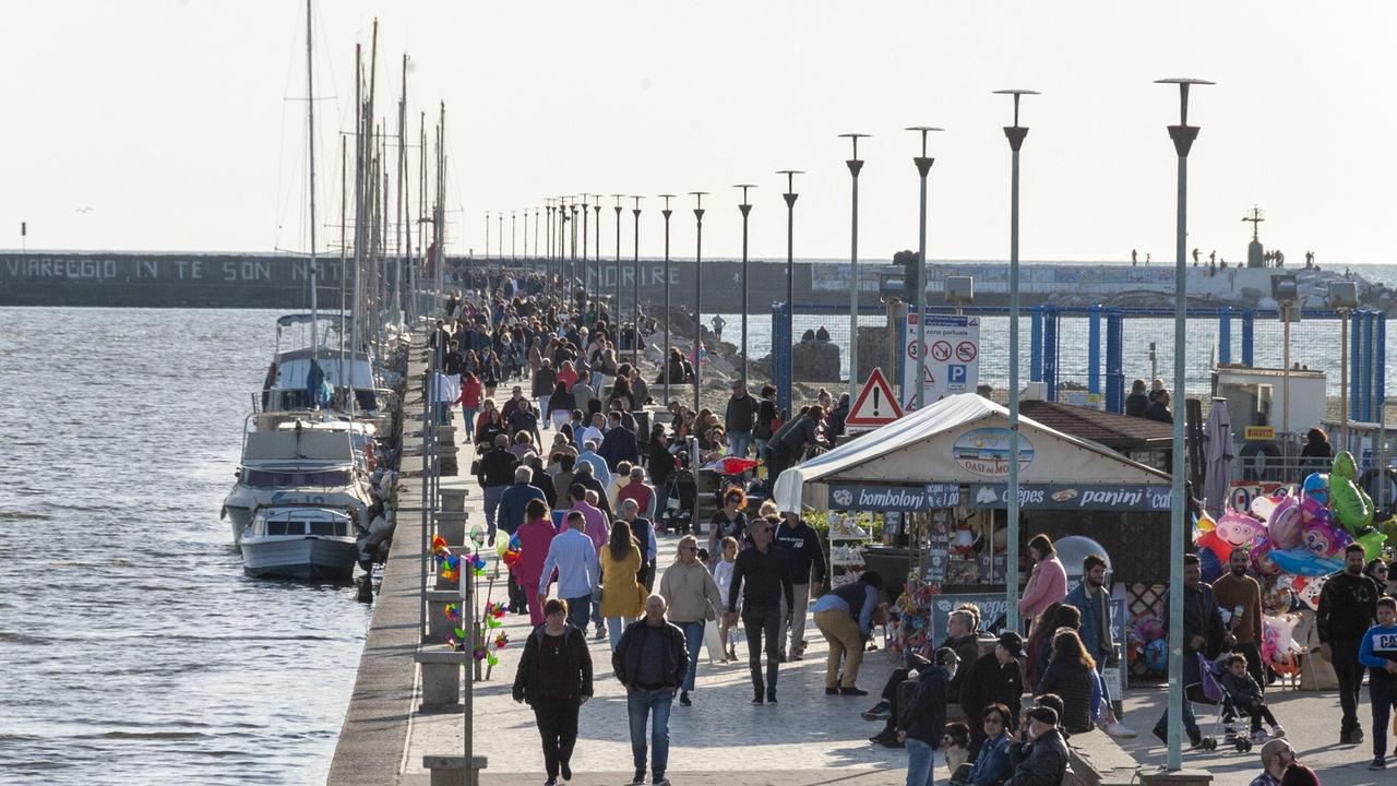 In Versilia una Pasqua da tutto esaurito in hotel e ristoranti: «Mai così tanta gente»