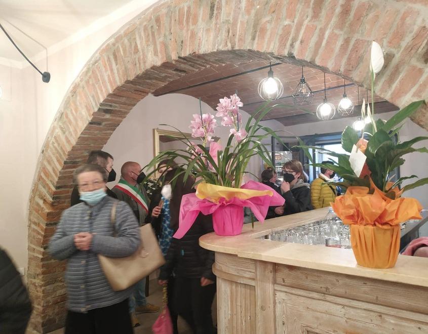 Un momento dell’inaugurazione del nuovo circolo a Terricciola