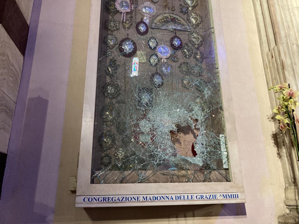 Grosseto: ruba in Duomo gli ex voto alla Madonna, il custode lo mette in fuga 