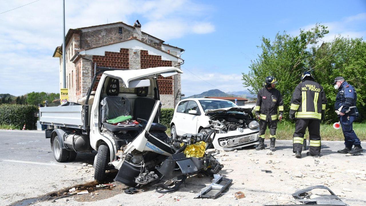 Incidente sulla via di Moriano, grave un 68enne
