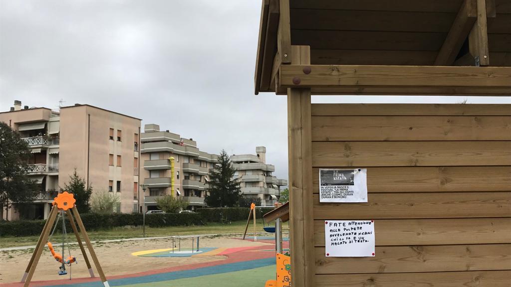 Camaiore, i padroni di cani lanciano l’allarme: «Polpette avvelenate nei parchi pubblici»