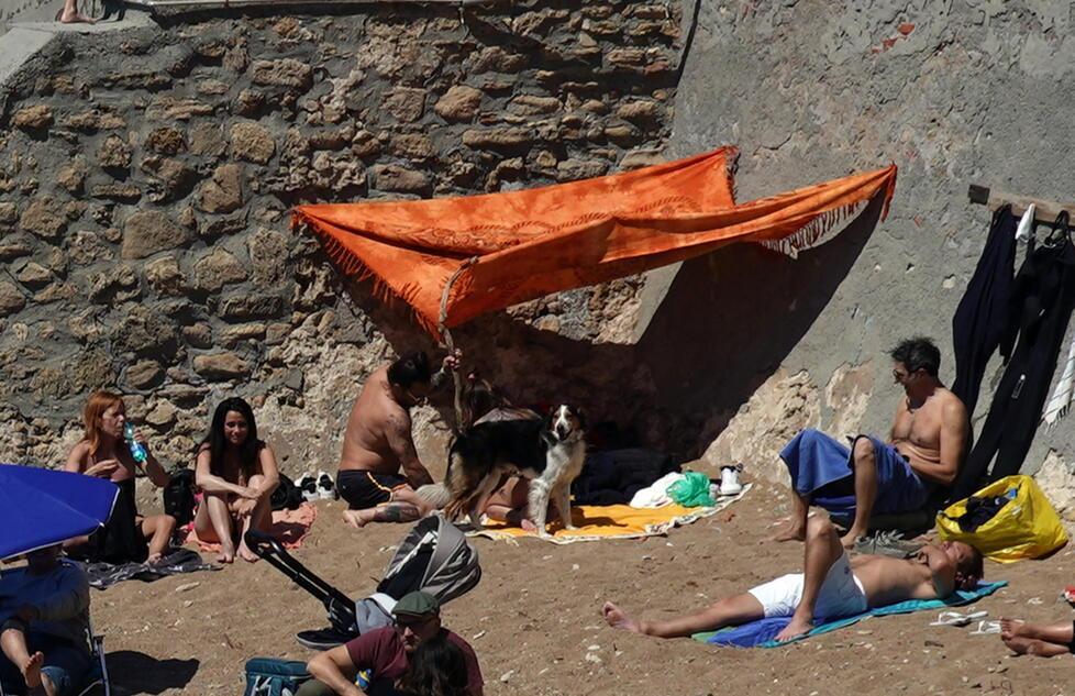 Impressioni d’estate. Livorno fa le prove: spiagge, scogli e viali con il tutto esaurito 