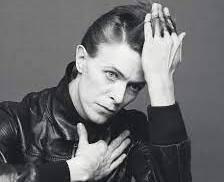 Ecco Bowie, il “divino alchimista”, il libro racconta il cuore nascosto del Duca Bianco