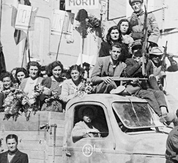 Modena. Il caso Mussolini in Consiglio In centro studenti e don Mattia 