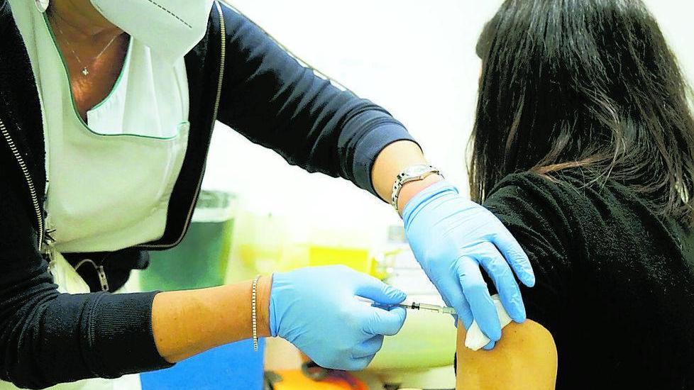 Lucca, tribunale condanna padre contrario a vaccinare le figlie