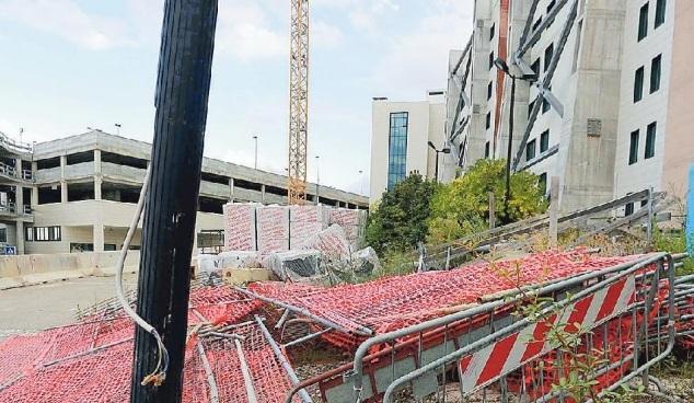 Materiali al cantiere per la palazzina H dell’ospedale San Giuseppe