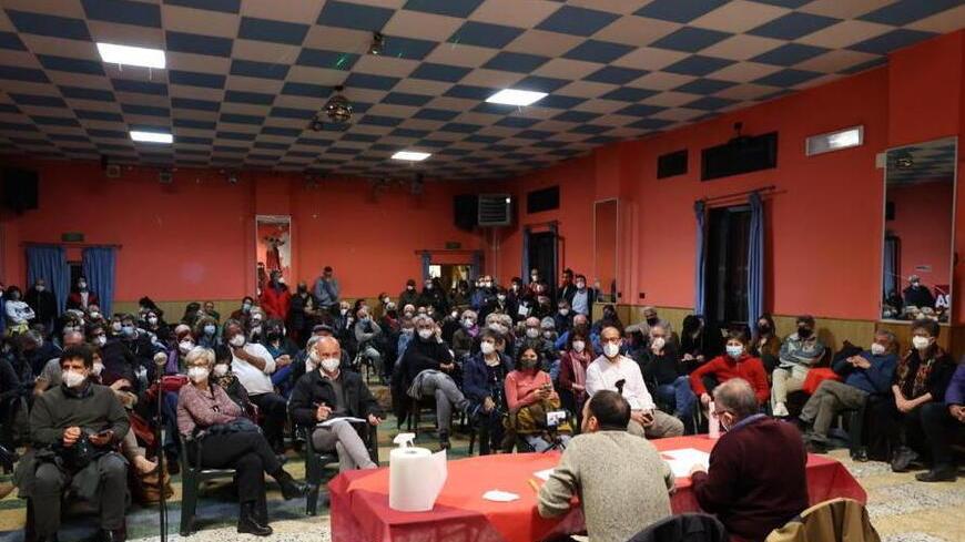 Un momento dell’assemblea pubblica a Coltano (Foto Teta/Muzzi)