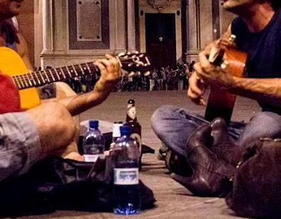 Musica e movida in piazza dei Cavalieri