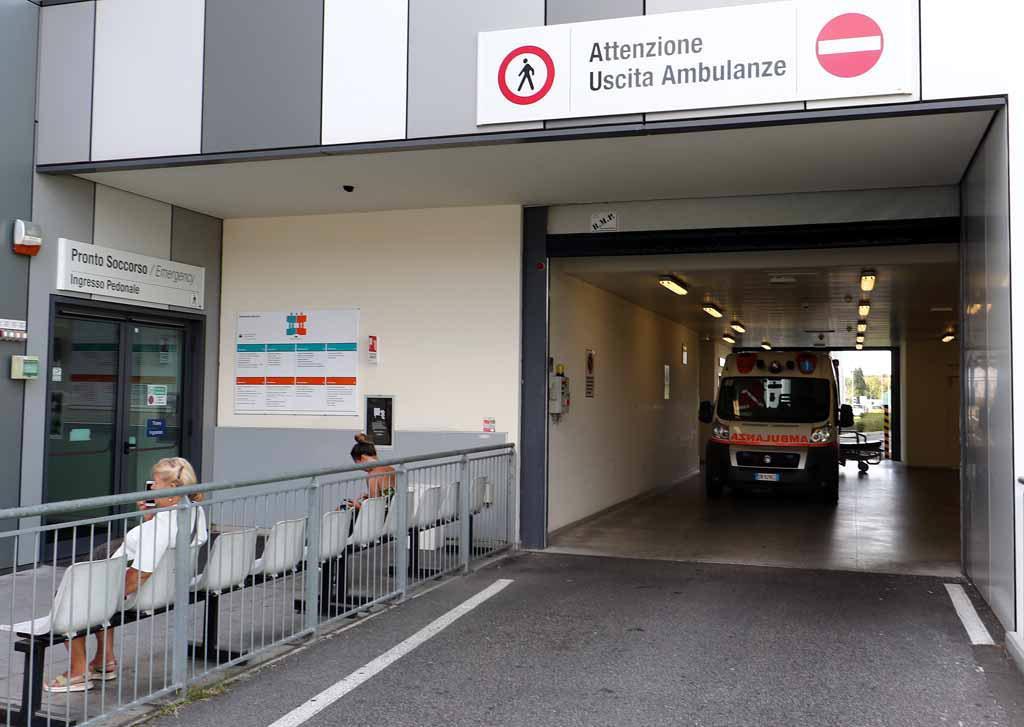 L'ingresso del pronto soccorso dell'ospedale delle Apuane (Foto Matelli)