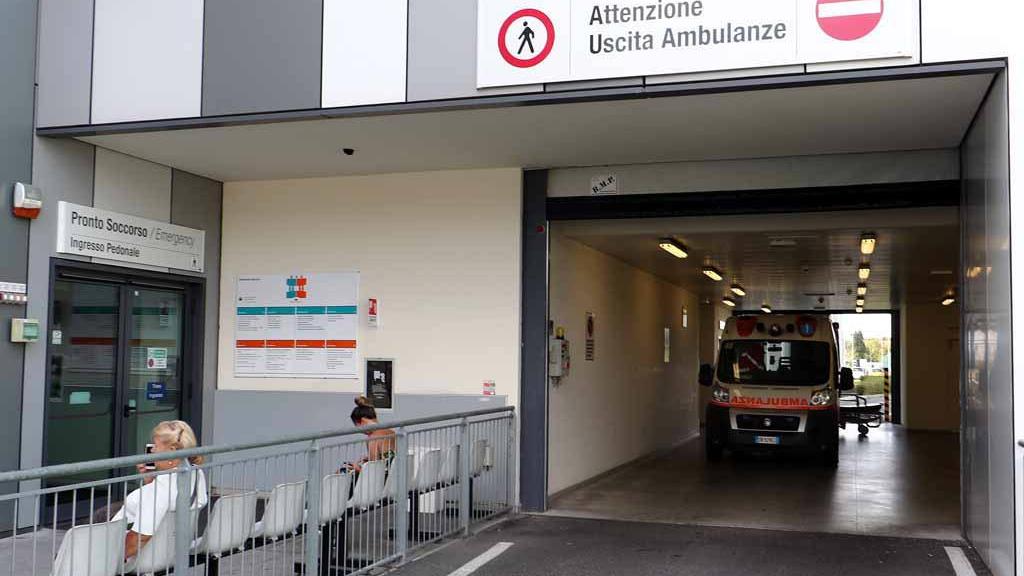 L'ingresso del pronto soccorso dell'ospedale delle Apuane (Foto Matelli)