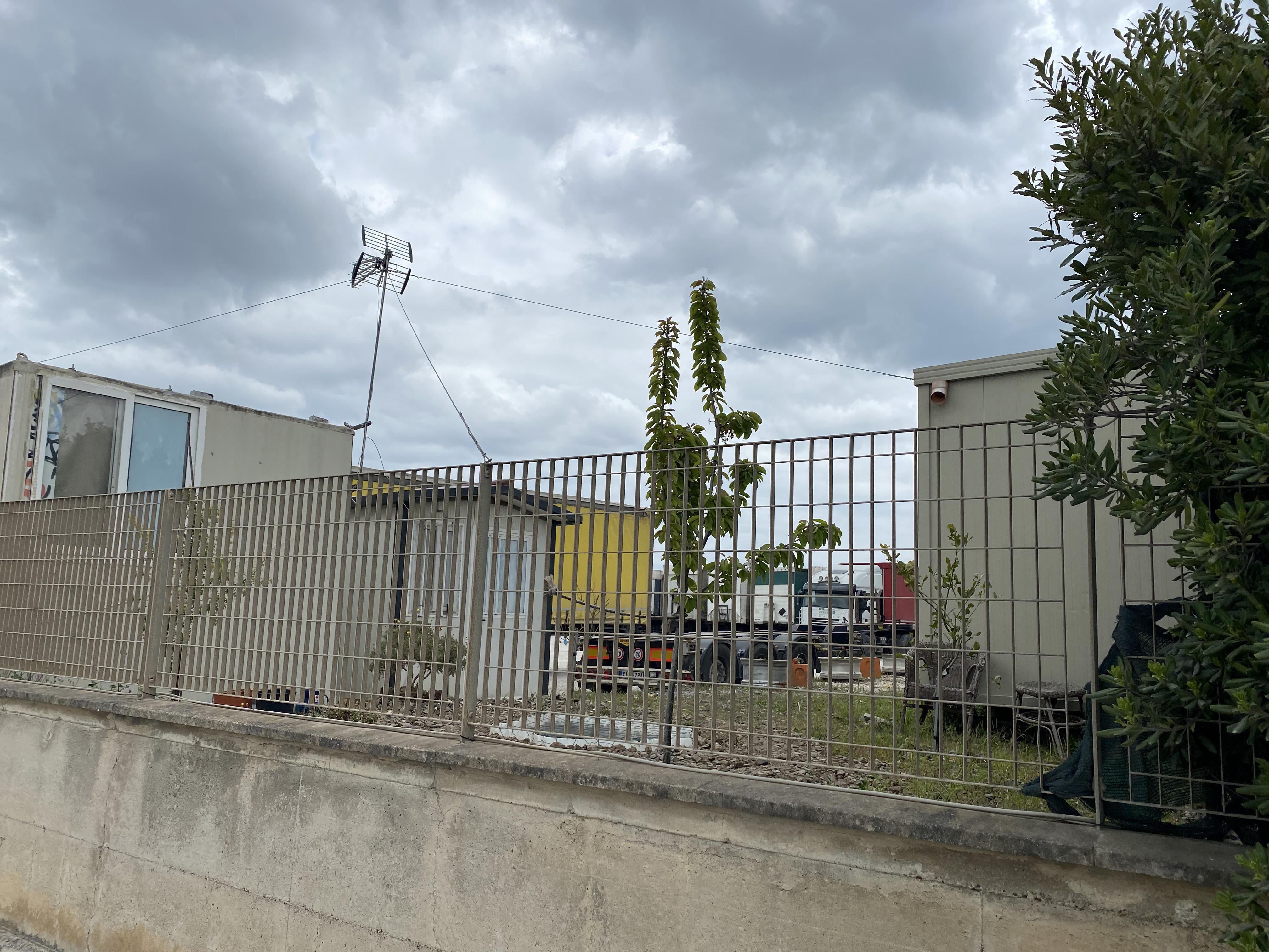 L’esterno dell’area di via Vallin Buio