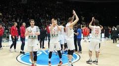 La Unahotels saluta i 3500 tifosi della Unipol Arena a fine gara