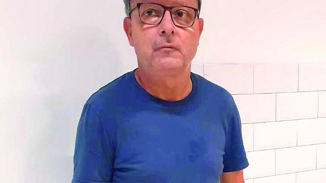 Pietrasanta in lutto, si è spento a 55 anni il bidello-poeta che sorrideva al male