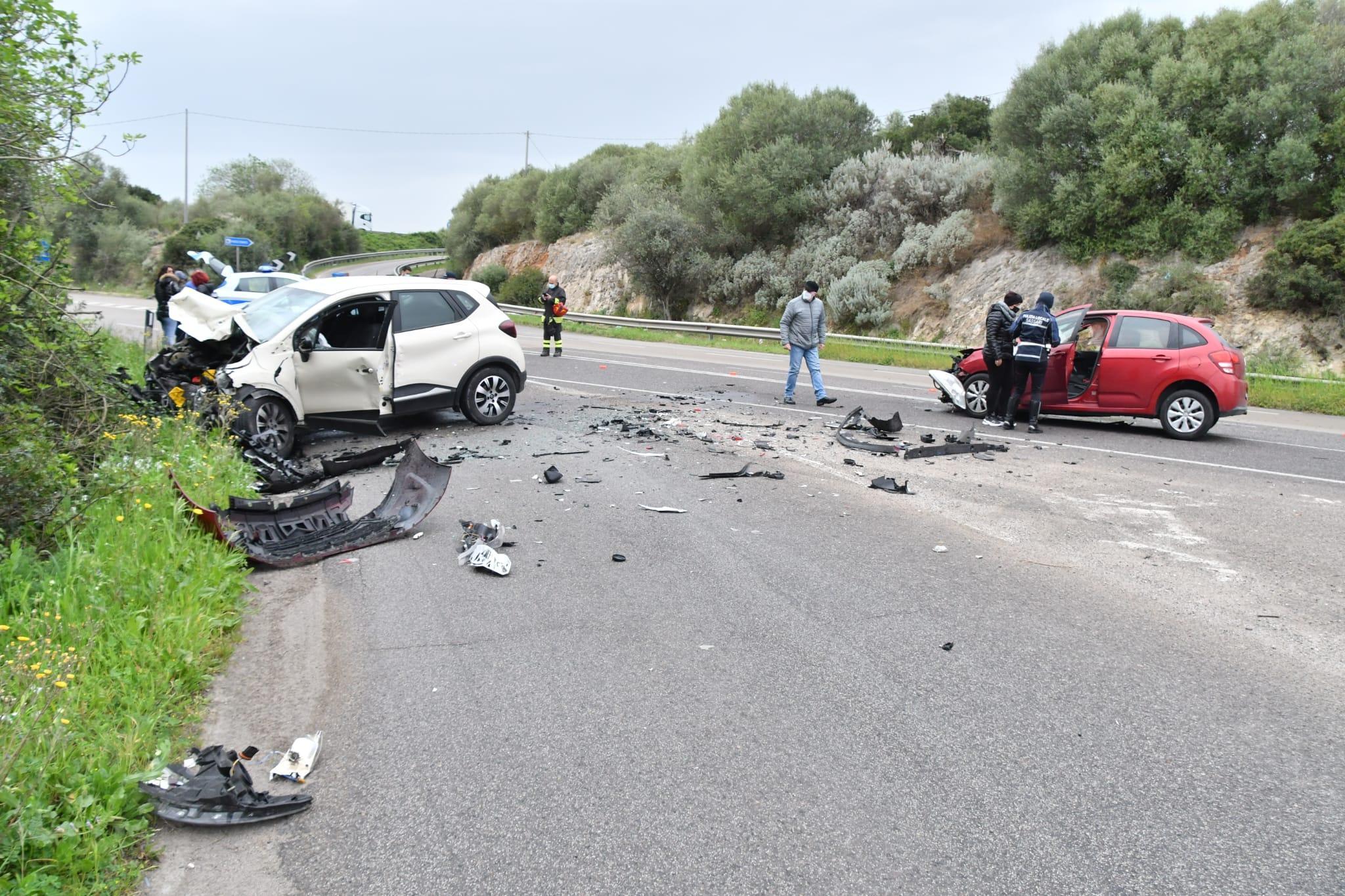 L'incidente in via Giovanni Paolo II (foto Mauro Chessa)