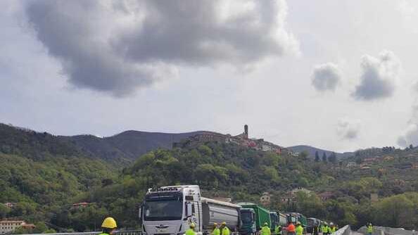 Collaudato il nuovo ponte: macerie tolte e transito riaperto