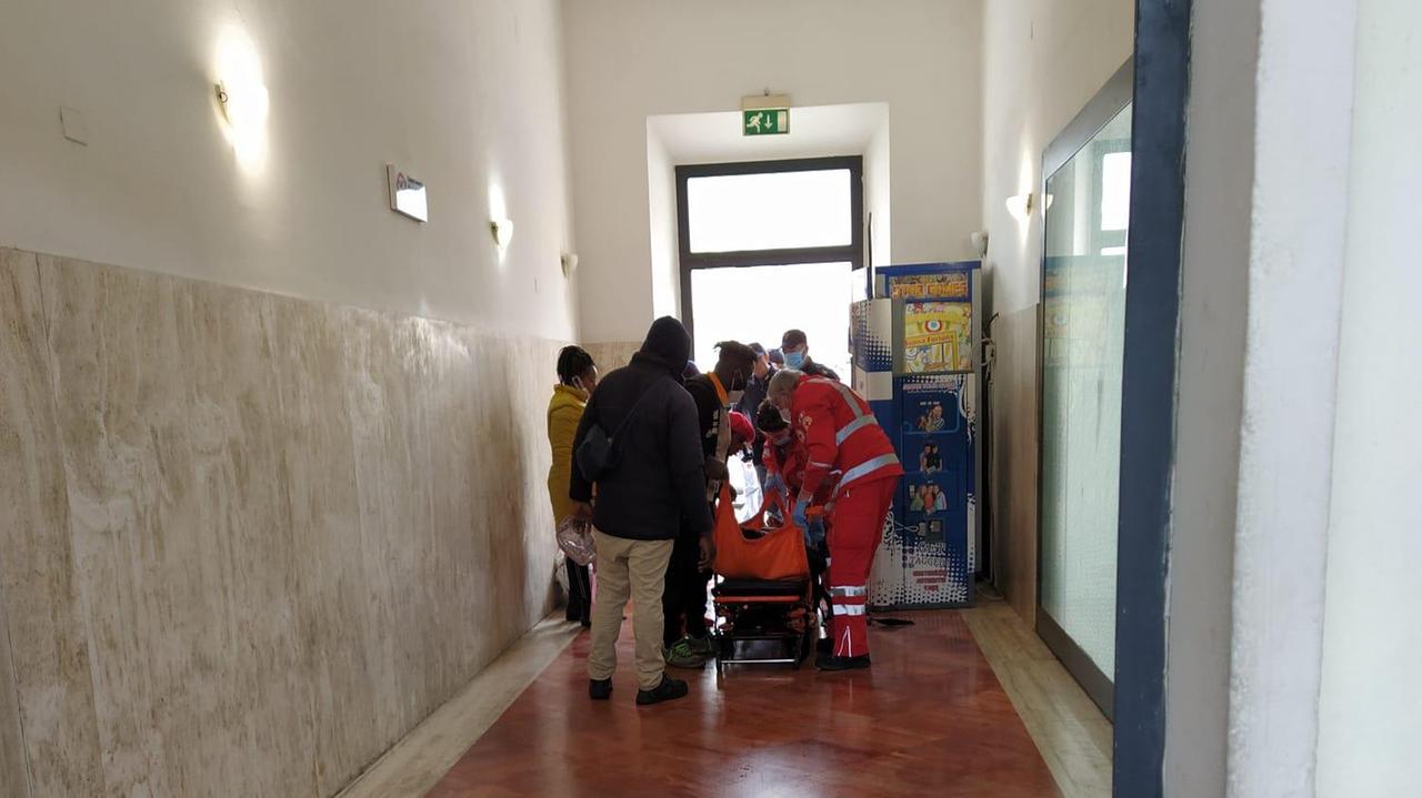 Grosseto: incinta, ha un malore alla stazione e viene soccorsa della Polfer