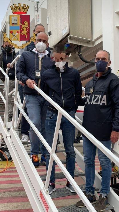 Violenza sessuale a Forte dei Marmi, arrestato in Grecia dopo due mesi il presunto responsabile: la ricostruzione 